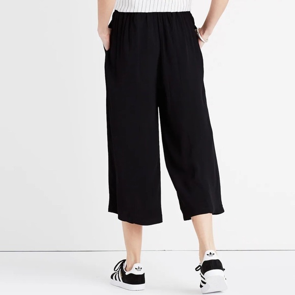 Madewell pull on wide leg crop pant with hand pockets in true black Sz-XS.  F4 - Picture 3 of 14